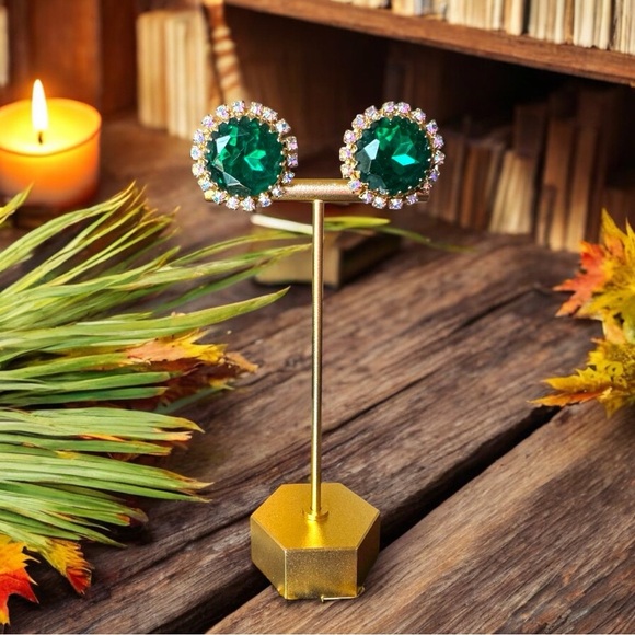 VINTAGE Emerald Green Rhinestone Clip-On Earrings - Picture 5 of 8
